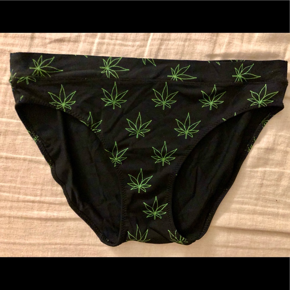 MeUndies FeelFree Bikini Size Medium NEVER WORN